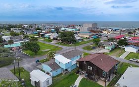 Beautiful Rockport Townhome - Walk To Aransas Bay!